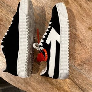 Off White Arrow Sneakers Black White Suede *Worn Once*